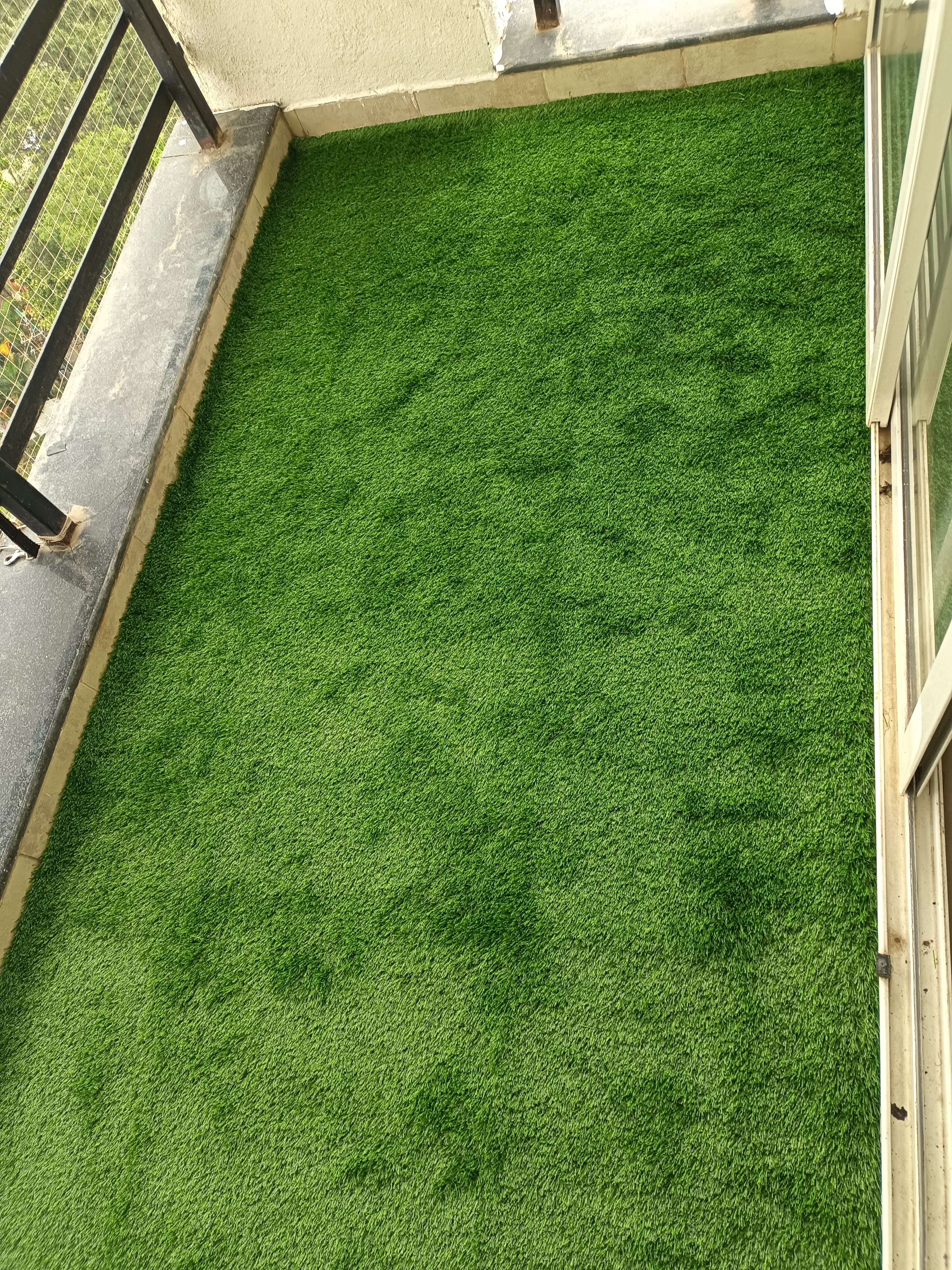 Soft synthetic grass mat installation for lawns, balconies, and outdoor spaces