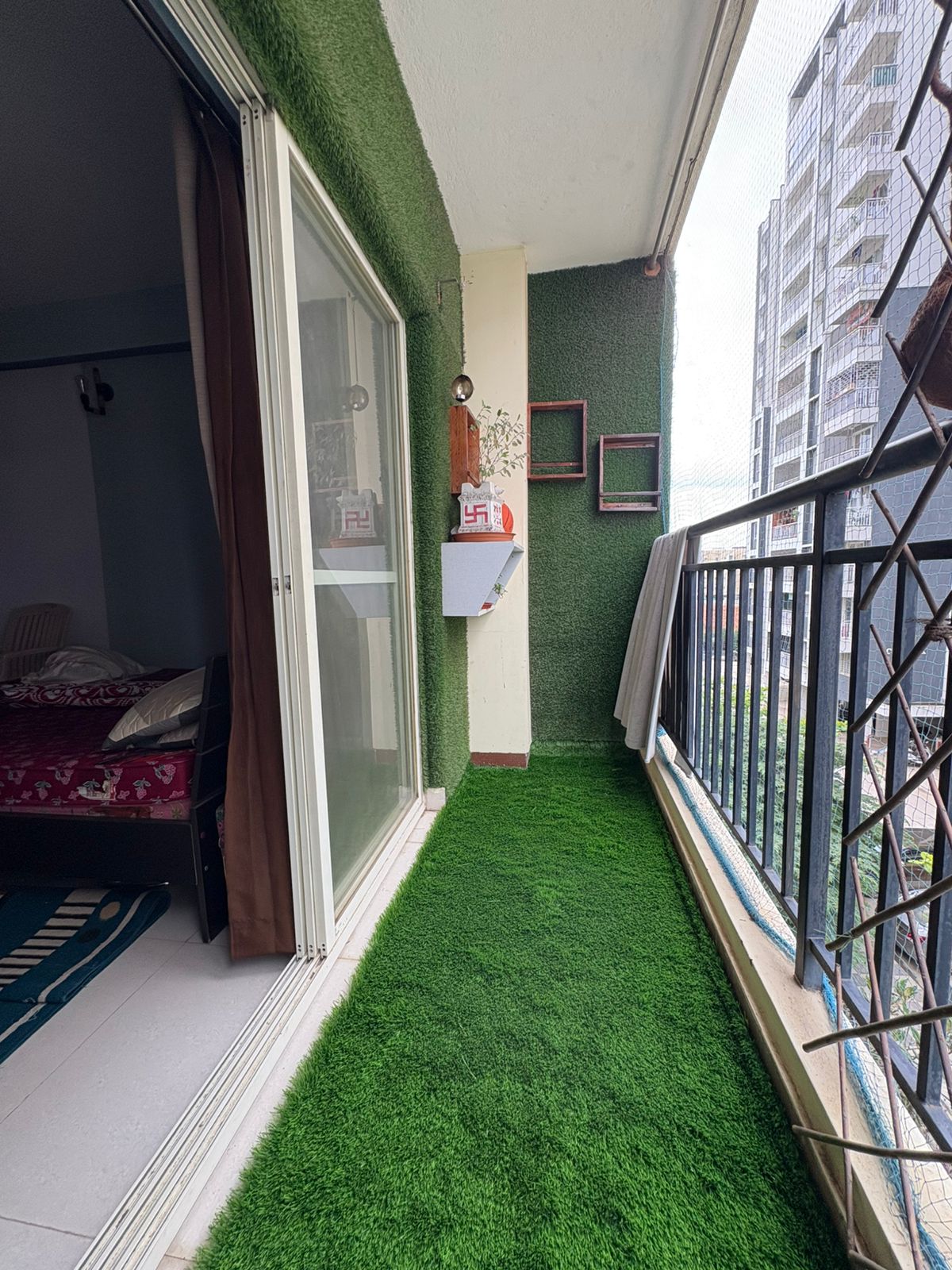 synthetic grass mat for dog-friendly garden
